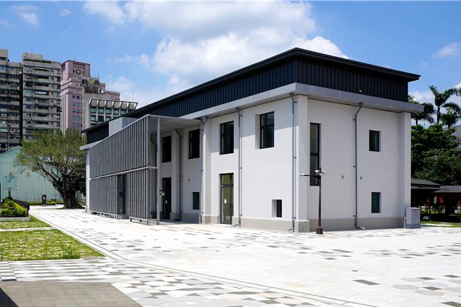 文化部长史哲宣布建筑文化中心将落脚于台博馆铁道部园区20号建物。（文化部提供／李怡芸台北传真）