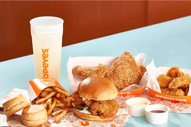 Popeyes開幕首3日特別推出前50名凡消費，免費請吃極磅爽脆炸雞活動。（Popeyes提供／朱世凱台北傳真）