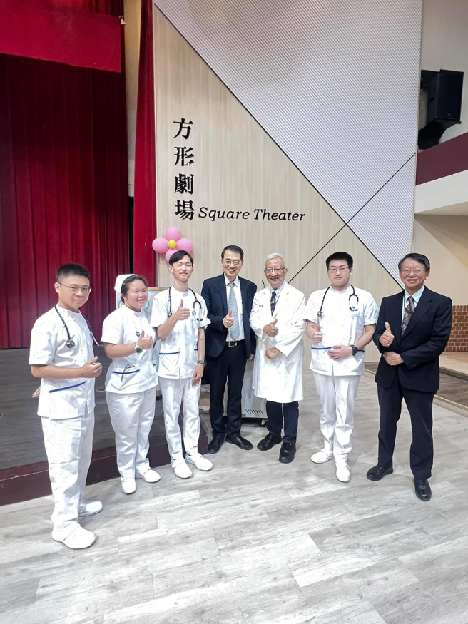 國立暨南國際大學護理系，舉辦了首屆的護理系加冠典禮，埔里基督教醫院董事長、院長及護理師都聯袂出席。(照片/國立暨南國際大學提供)