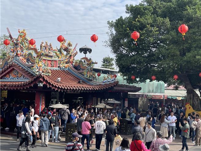 竹山紫南宮近年鼓勵信眾做公益，舉行捐血送錢母活動，每年募超過5萬袋血液，被封為「募血救火隊」。（楊靜茹攝）