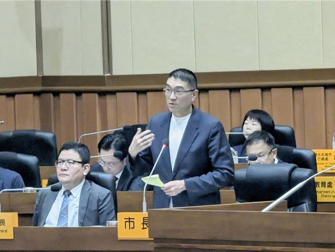 基隆市長謝國樑坦承電動機車政策可能排擠部分市政預算，但強調會透過引進民間投資取代公共建設預算，進一步節約公帑。（張志康攝）