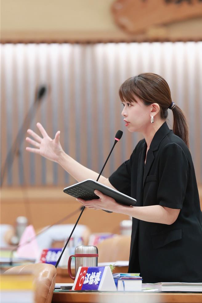 国民党新北市议员江怡臻今质询永寧转运站进度，交通局回应北北桃已达初步共识。（江怡臻提供／吕健豪新北传真）