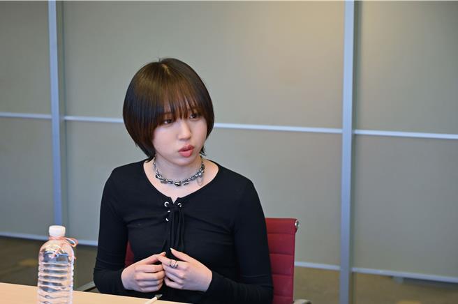 十明担任RADWIMPS演唱会表演嘉宾，14日接受台湾媒体访问。（图／环球唱片提供）