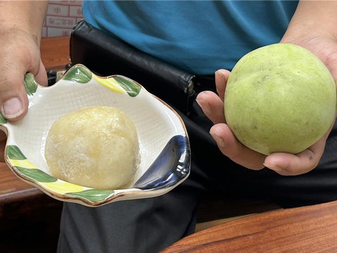 天然冰淇淋「白柿」在屏东县九如乡农会正式上架，1斤180元便宜市价近一半。（谢佳潾摄）