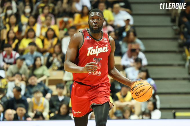 战神洋将恩多在季后赛首轮第5战贡献34分、16篮板，助队闯进总冠军赛。（T1联盟提供）