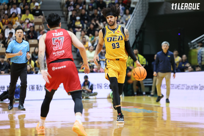 新北中信特攻柯丹（右）25分。（T1聯盟提供）