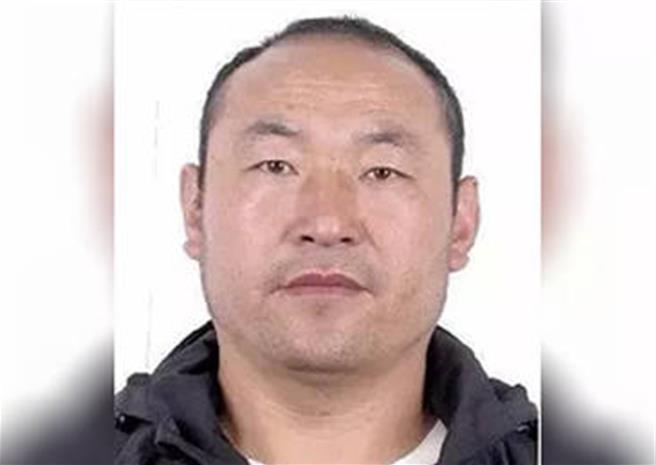 淘金客成撕票綁匪，青海日月山埋屍案主謀馬成伏法，其案情曾拍成電影。（百度百科）