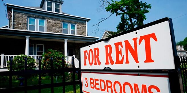 有「联准会传声筒」之称的《华尔街日报》记者蒂米罗斯撰文表示，美国住房成本居高不下，拖累通膨降温进展，成为联准会（Fed）降息的一大阻力。图／美联社