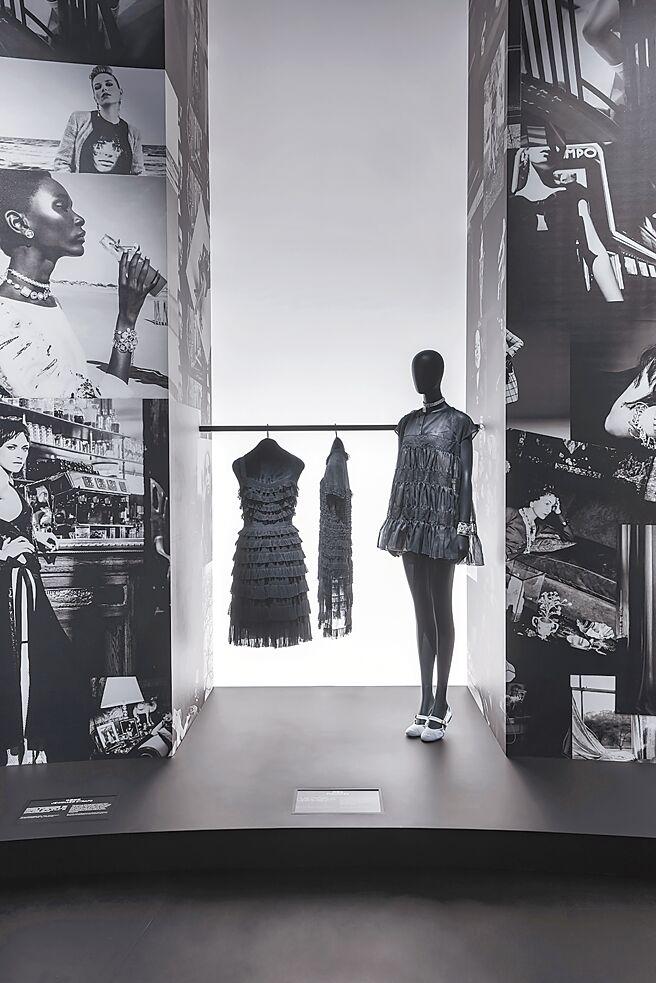 香奈儿的经典小黑洋装，左为香奈儿女士创作的骨董衣，右是创意总监Virginie Viard的近作。（CHANEL提供）