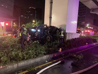 台中BMW大7自撞中捷橋墩   全車變形成廢鐵駕駛慘死