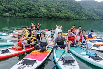 振興花蓮！賴清德團購名產曝   蕭美琴率黨工「赤腳」玩翻
