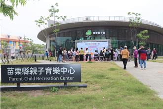 外面下大雨、裡頭下小雨 「頭份親子館」開幕月餘就漏水