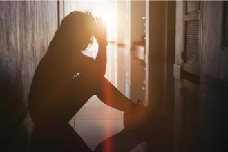 向女友討17萬分手費！高雄男持刀逼全裸拍片簽本票   法官重判13年