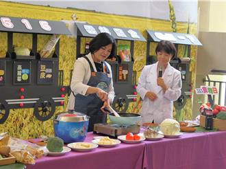 逾5萬學生同享蔬食餐 張麗善親手煮炊飯籲多吃雲林蔬菜
