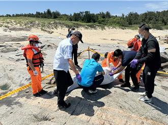 金门峰上海岸惊现1具男尸     警调查身分死因中