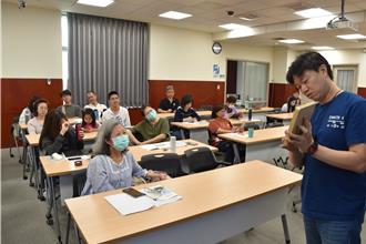 國台圖科普系列講座 台師大數學系副教授用數學解魔術方塊