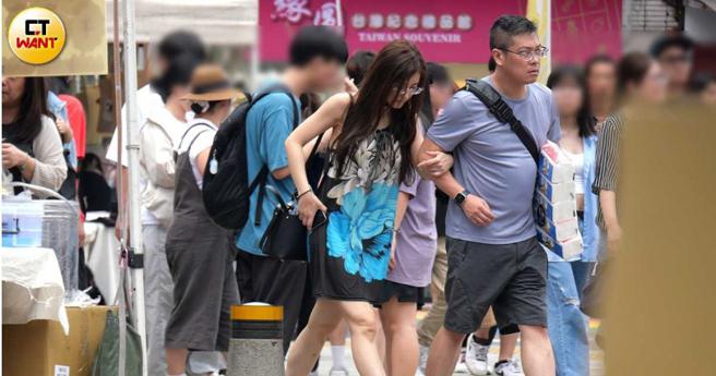 陈绍诚体贴地赶紧带着夏米雅回家休息。（图／本刊摄影组）