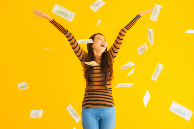 农历5日出生的人最近运势佳，能求财得财，心想事成，尤其今、明两年数钱数到手抽筋。（示意图：shutterstock／达志）