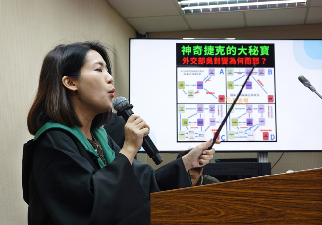 立委徐巧芯15日在立法院外交及國防委員會質詢。（姚志平攝）
