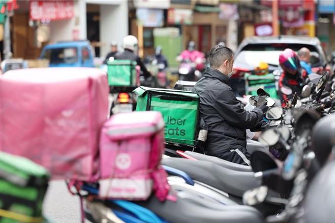 勞動部表示，29日將與2家外送平台業者、外送產業工會展開3方對話。圖為示意圖。（杜宜諳攝）