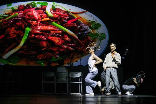 《親愛的人生》為艾莉絲．孟若的封筆之作。台灣莎妹劇團延伸孟若作品的舞台劇，演出劇中的第四個故事〈記憶〉。（本報資料照／國家兩廳院提供）