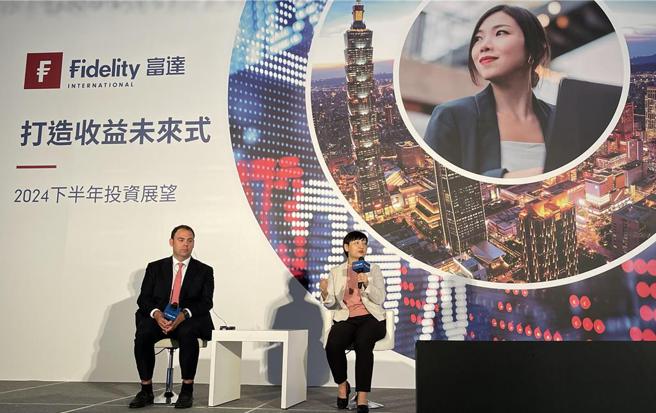 富达国际亚洲经济学家刘培乾（右）及富达国际全球多重资产投资管理主管Matthew Quaife。图／黄惠聆