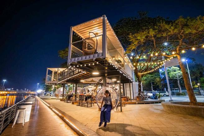 「白色恋人货柜屋」是许多美红打卡拍照圣地。（图／高雄市观光局）