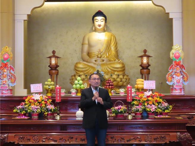 新北市长侯友宜今日前往新庄佛光山择善寺参加浴佛法会。（新北市民政局提供／吕健豪新北传真）