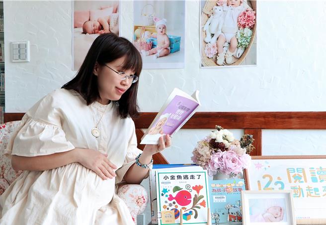 圖書館準備了0-5歲的適齡閱讀好書，將免費送給參加講座的父母。（新北市圖提供）
