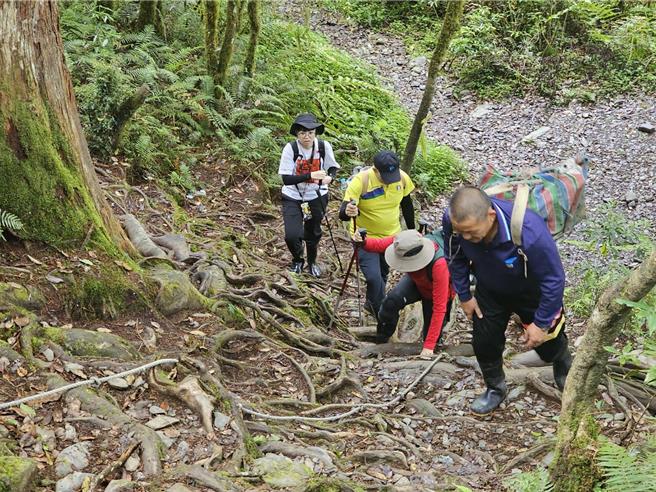 宜警三星分局今（15日）起至20日止，执行「山域治安访查工作」专案勤务。（警方提供／吴佩蓉宜兰传真）