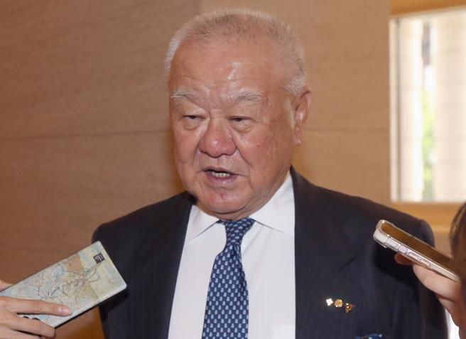 三三会理事长林伯丰15日表示，期待新政府优化投资环境，并提出以台湾利益为优先、以和平为考量的两岸政策。（范扬光摄）