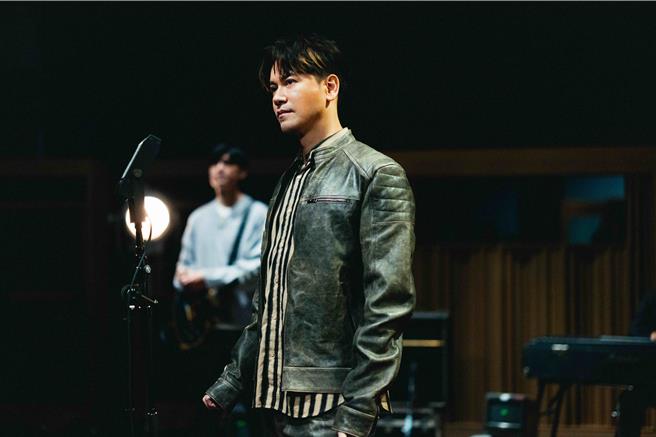 李圣杰推出新歌〈男人啊〉。（图／华纳音乐提供）