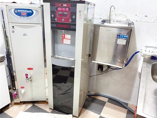 花蓮縣政府關心國中小學校師生飲水情形，定期盤點各校飲水機設備使用及配置情況，今年斥資逾168萬元，替26所學校共汰換及增設72台飲水機；圖為飲水機示意圖。（本報資料照片）
