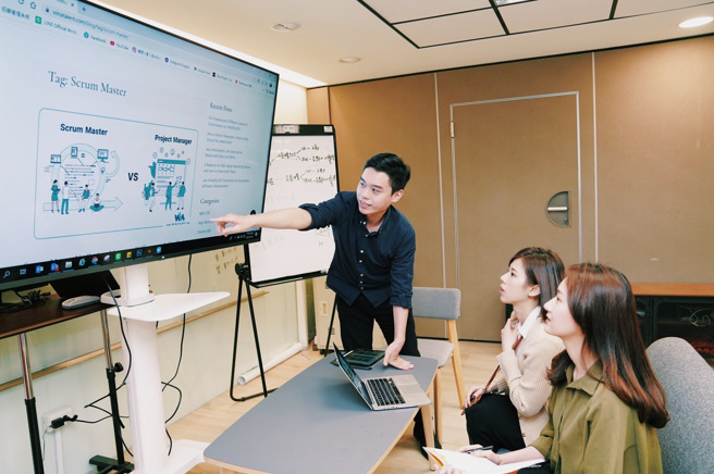 信义房屋连续30年入选天下2000大调查，近年更善用AI引领房地产科技。(图/信义房屋 提供)