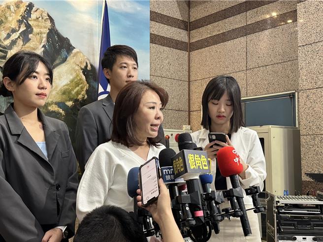 國民黨文傳會主委李彥秀今在中常會後受訪。（張薷攝）