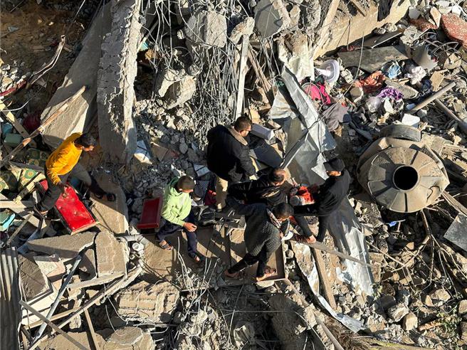 迦薩走廊南部城市拉法的流離失所者（圖／路透社）