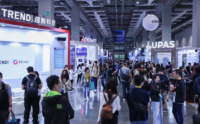 由iThome主辦的年度資安盛會「CYBERSEC 2024臺灣資安大會」，14至16日於南港展覽館二館擴大舉辦，吸引許多業者以及民眾前來參觀。（羅永銘攝）