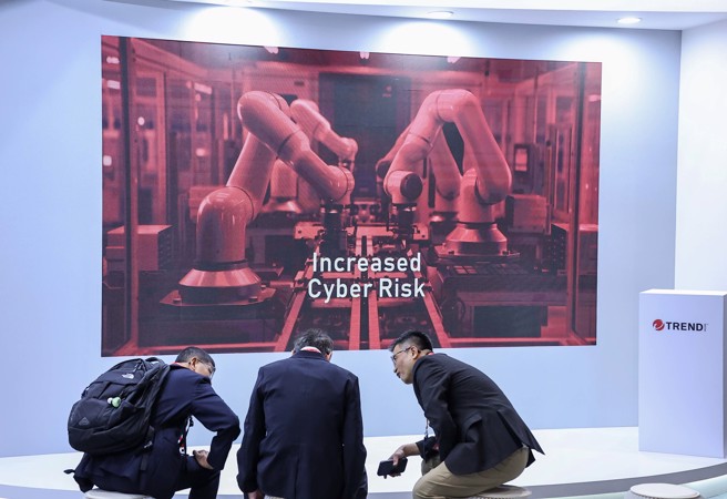 由iThome主辦的年度資安盛會「CYBERSEC 2024臺灣資安大會」，14至16日於南港展覽館二館擴大舉辦，吸引許多業者以及民眾前來參觀。（羅永銘攝）