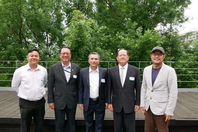 中国信托育乐公司陈国恩董事长及与会宾客合影（左起驻台北越南经济文化办事处武文强组长、中国信托金控杨哲昌副总经理、台北越南经济文化办事处武进勇代表、中国信托育乐公司陈国恩董事长、国立台北艺术大学锺永丰主任秘书）。（图／中国信托育乐提供）