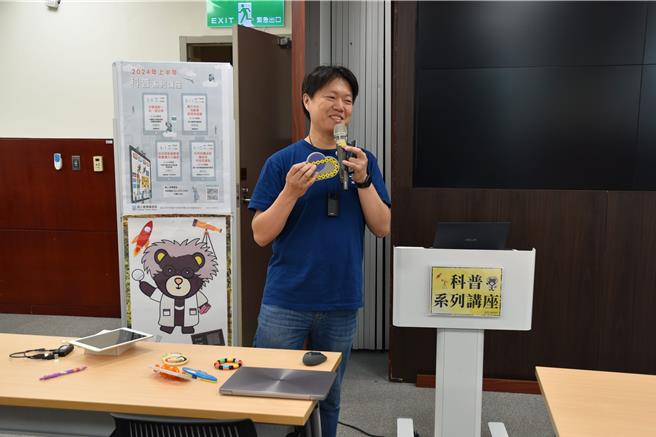 講師郭君逸精彩分享。（國立台灣圖書館提供）