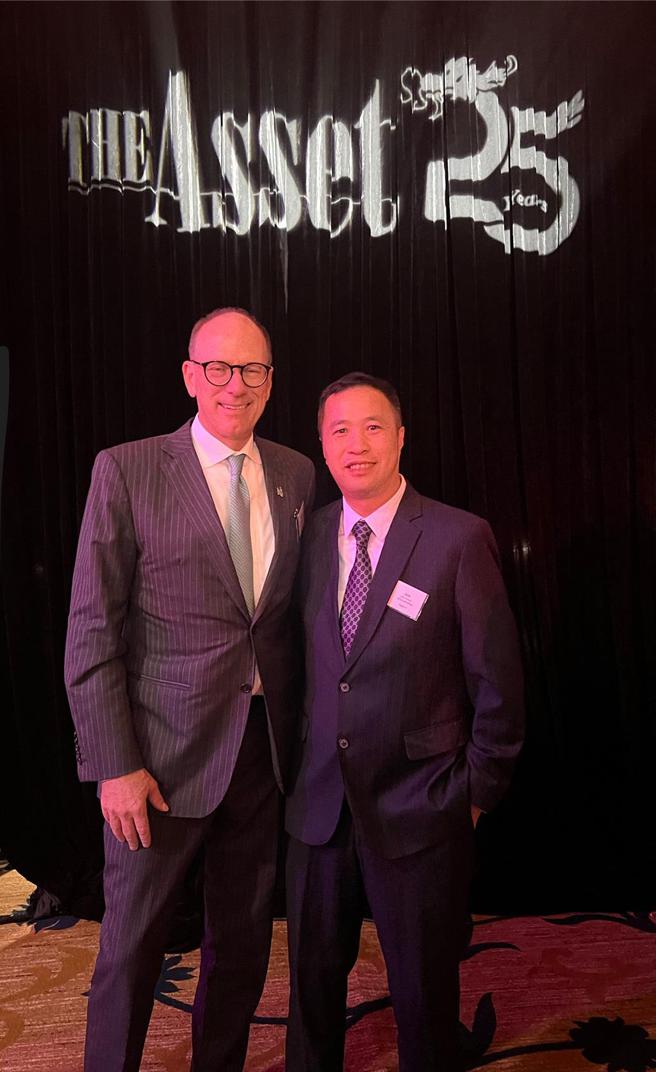 左至右，渣打銀行金融交易業務部企業機構全球銷售主管Mark Troutman、伊雲谷集團香港區經理郭思宗。圖／渣打銀行提供