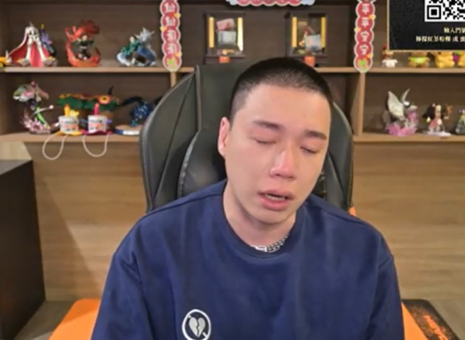 Toyz入狱前直播难过落泪。（图／Toyz YT）