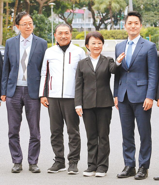 藍營執政4直轄市，除了新北市長侯友宜（左二）未表態是否參加520總統就職典禮外，台中市長盧秀燕（右二）、台北市長蔣萬安（右一）及桃園市長張善政（左一）均鬆口會出席。（本報資料照片）