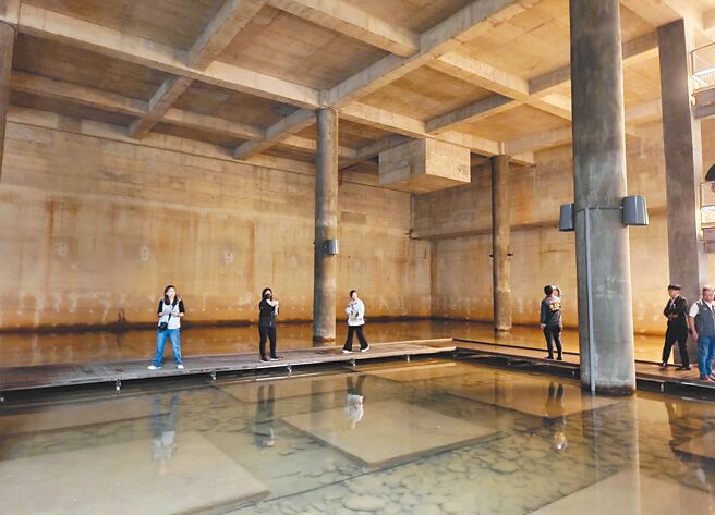 桃園市大樹林滯洪池面積3.44公頃，滯洪量11.8萬立方米，有A、B、C共3池，其中B池是環教池，形狀宛如地下宮殿。（賴佑維攝）