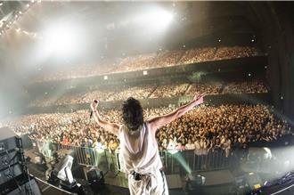 日乐团RADWIMPS平日开唱依旧满场 他「中文竟比日文好」自亏：我日本人捏