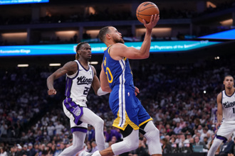 NBA》勇士無緣季後賽 師徒科爾與柯瑞先後獲獎