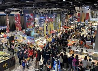 百货日本美食展开打 和牛炸肉饼、章鱼脚买1送1 消费抽黄金