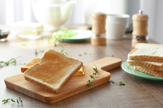 婦人餐餐吐司配1物 竟神智不清腦病變 醫嘆：腦損難復原