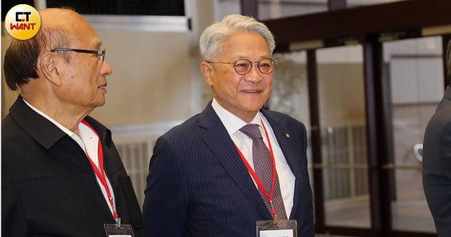 台新金控董事长吴东亮于2024年1月底，清楚透露2026年前不宜谈合併案。（图／周志龙摄）