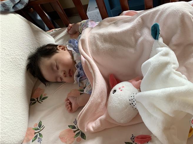 疾管署今天公布国内新增1例肠病毒重症个案，为北部7个月大男婴，检查有脑干脑炎徵象，通报检验为克沙奇A2型。（示意图／王家瑜摄）